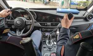 polizia auto dentro