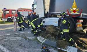 vigili del fuoco santhia incidente camion aaa