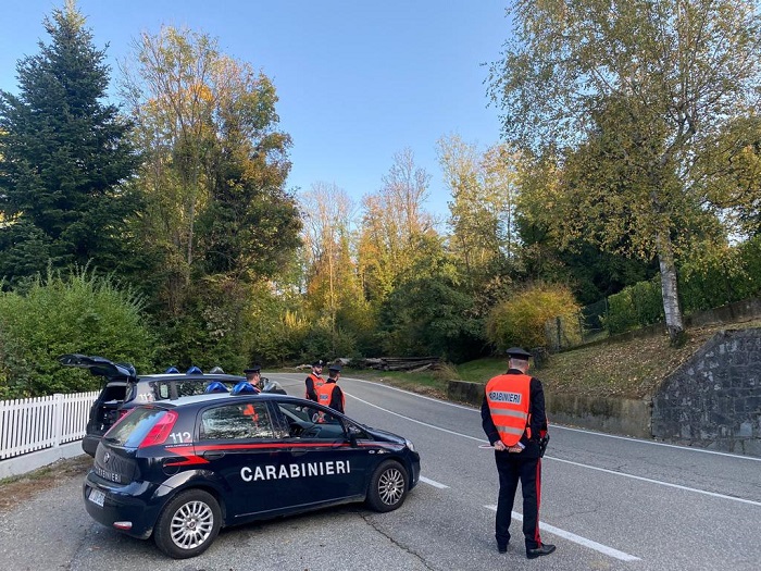 Ruba cosmetici all'Esselunga: fermato un giovane