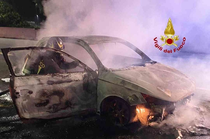 Piromane delle auto arrestato a Biella
