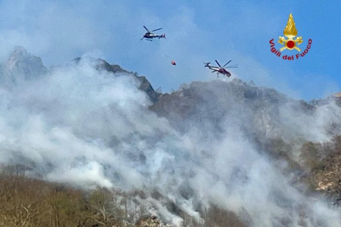 Proseguono le fiamme nelle montagne della Val Mastallone