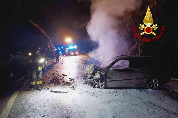 incidente auto a fuoco valsesia aaa