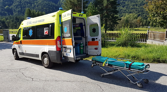 ambulanza barella esterna prato vigezzo