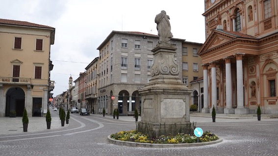 borgomanero piazza martiri