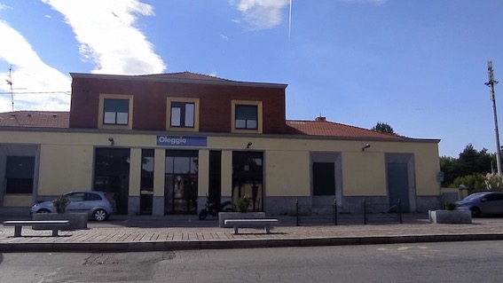 oleggio stazione