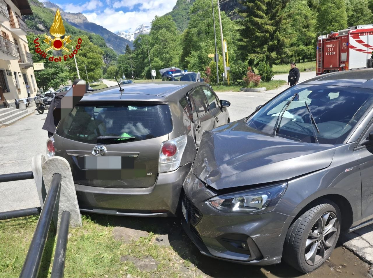Scontro a Cadarese, due feriti lievi 