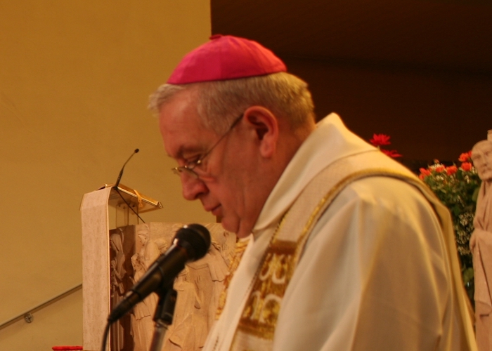 Pasqua, il vescovo Brambilla: “Gesù è il Vivente”